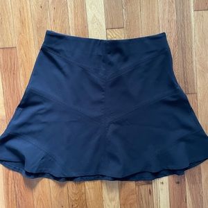 LOFT Black flippy skirt Size 8 petite